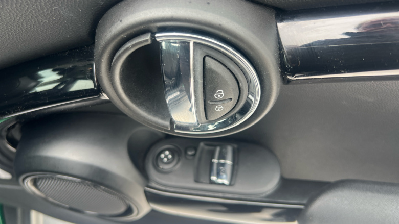 MINI Hatchback 1.5 Cooper Classic 3dr Petrol Hatchback